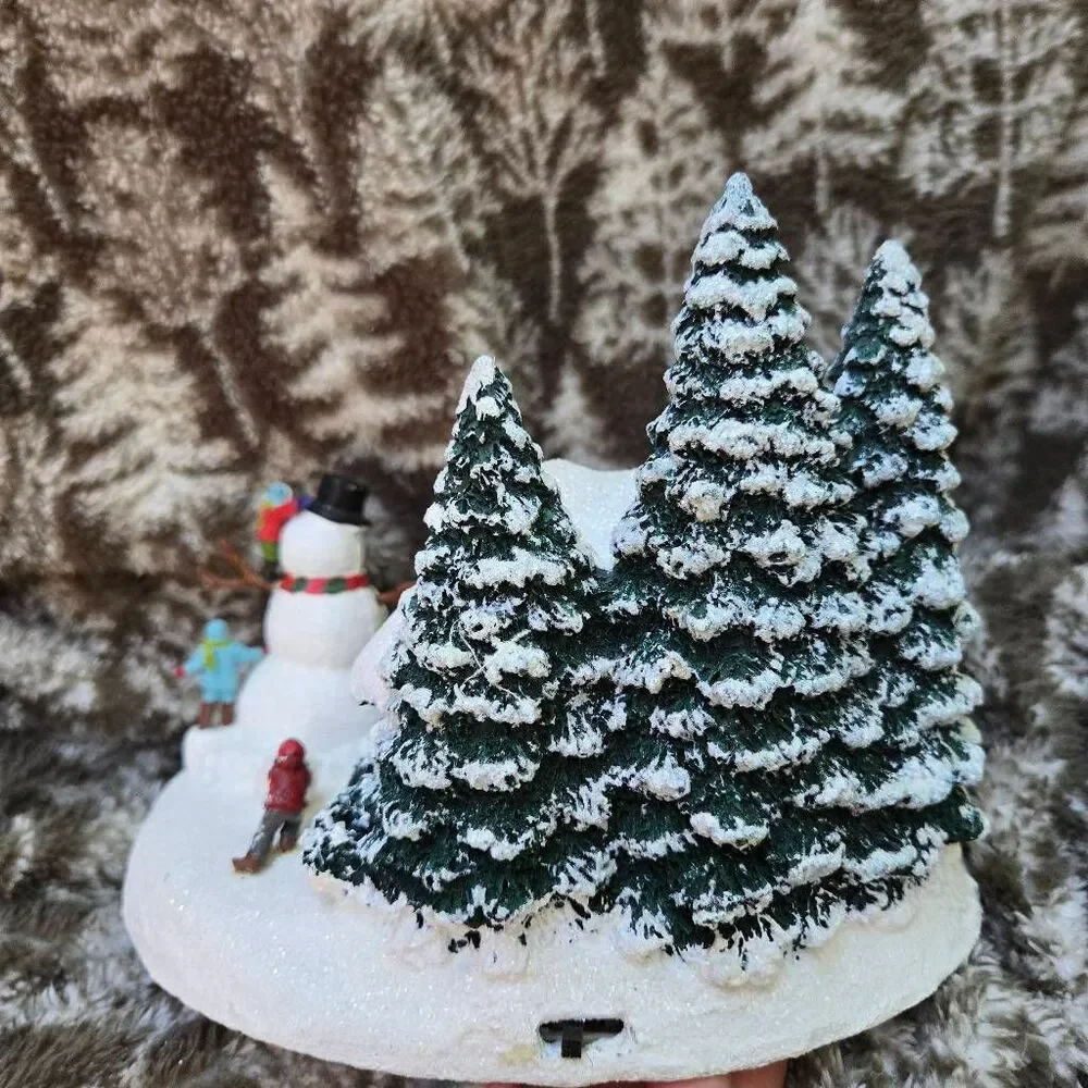 Thomas Kinkade Everett's Cottage lighted Christmas Village House
